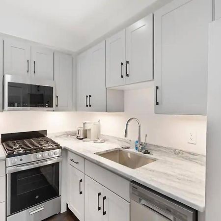 Room With Private Bathroom And Shared Kitchen Лондон Екстериор снимка