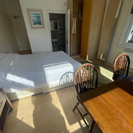 Room With Private Bathroom And Shared Kitchen Лондон Екстериор снимка