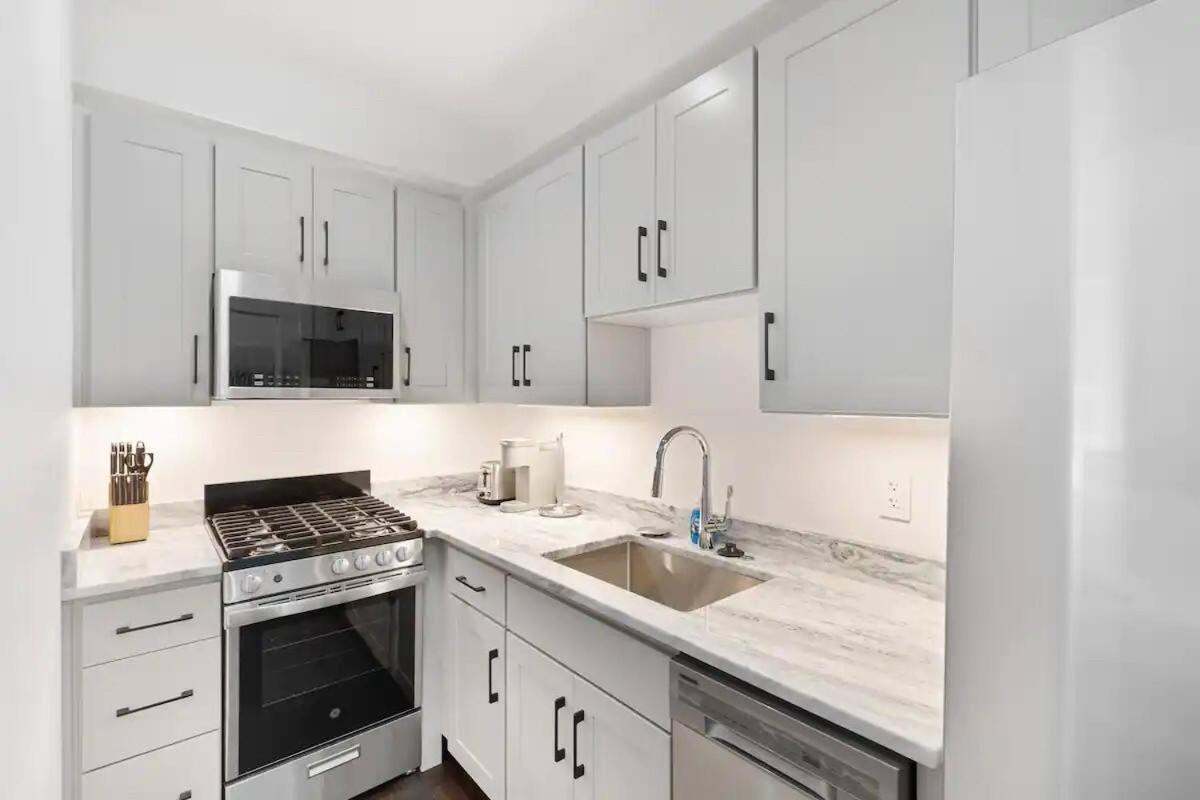 Room With Private Bathroom And Shared Kitchen Лондон Екстериор снимка