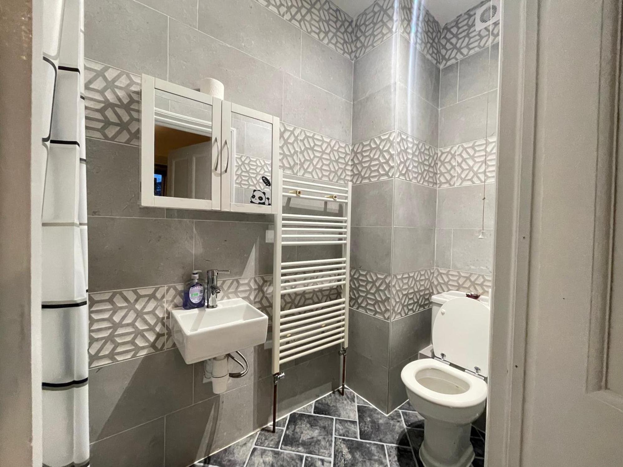 Room With Private Bathroom And Shared Kitchen Лондон Екстериор снимка