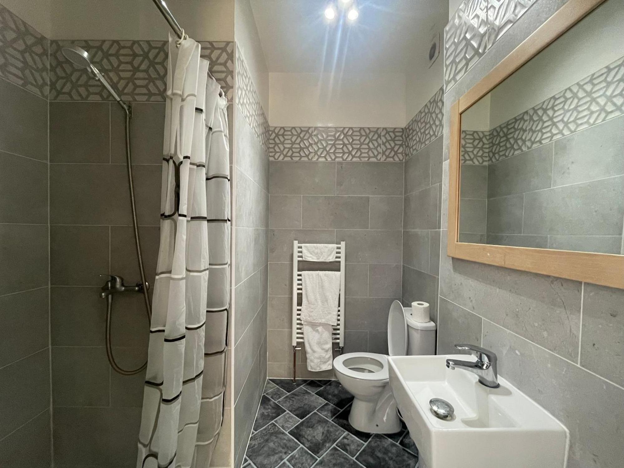Room With Private Bathroom And Shared Kitchen Лондон Екстериор снимка