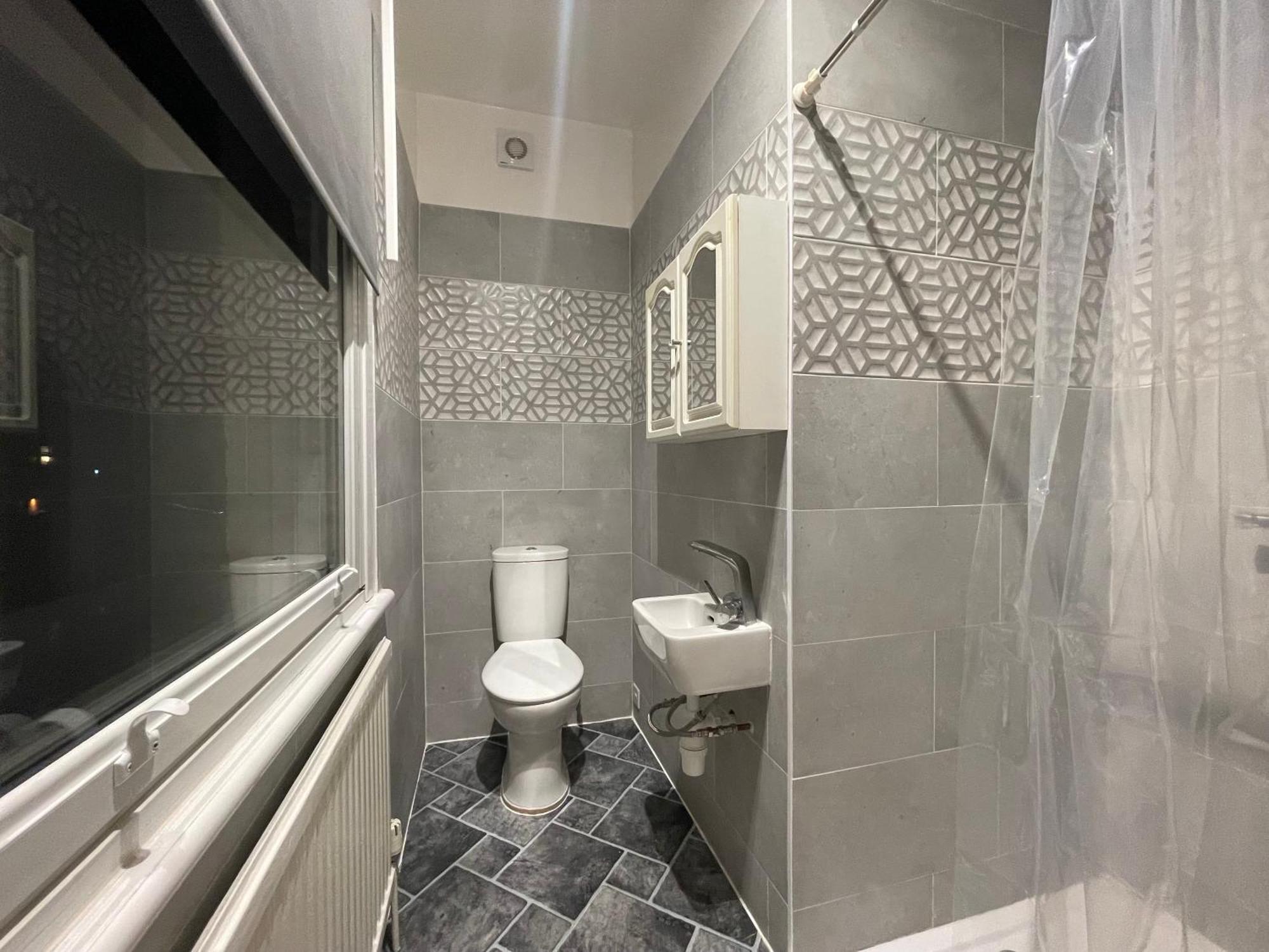 Room With Private Bathroom And Shared Kitchen Лондон Екстериор снимка