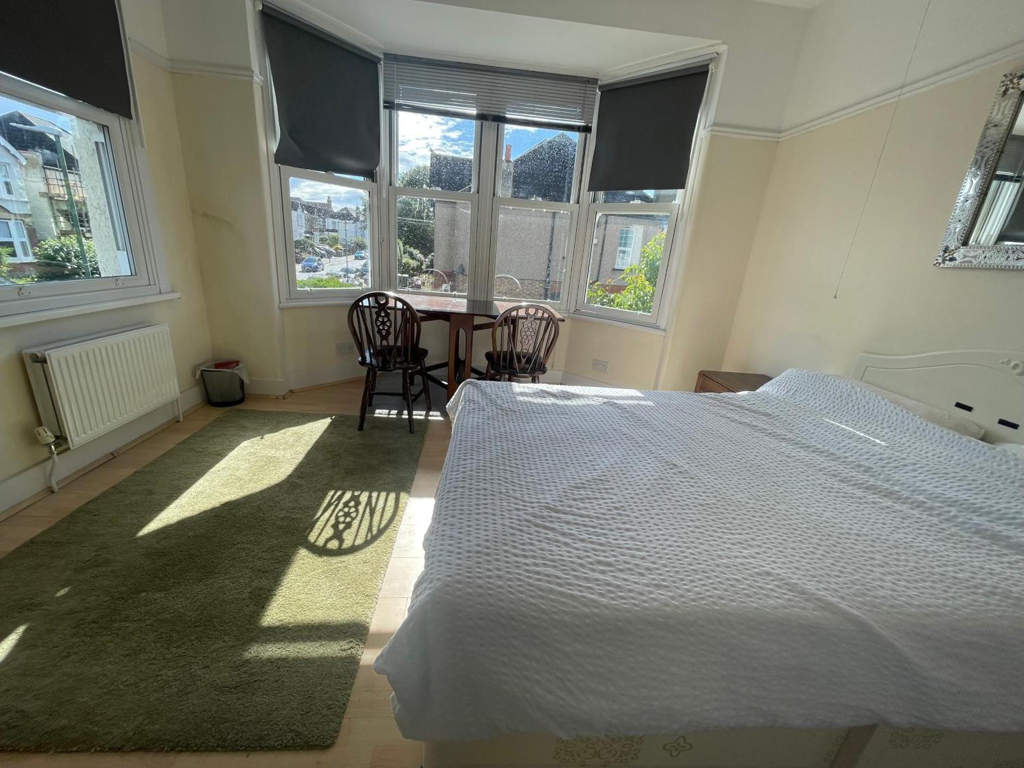 Room With Private Bathroom And Shared Kitchen Лондон Екстериор снимка